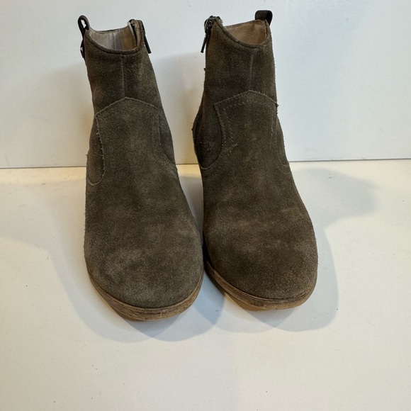 Steve Madden sage green Ankle Bootie with Suede Finish and stars S1.2 - Picture 2 of 14